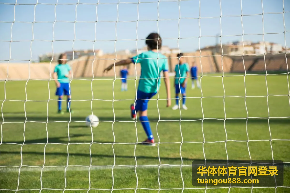 篮球赛事场馆灯光聚焦画面